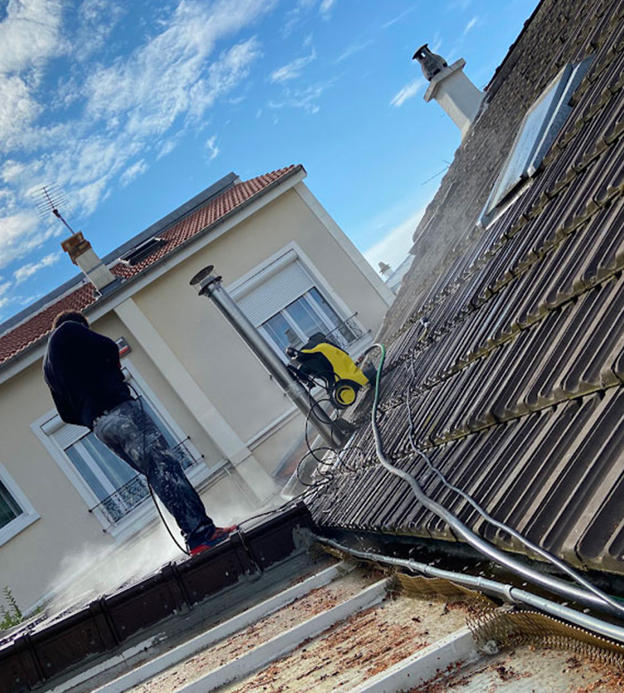 Détails techniques nettoyage de toiture dans les Hauts-de-Seine (92)