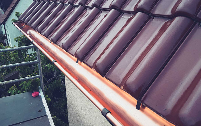 Pose et réparation de gouttière à Sèvres (92310)  - GH6 Couverture intervient dans tous les Hauts-de-Seine (92)